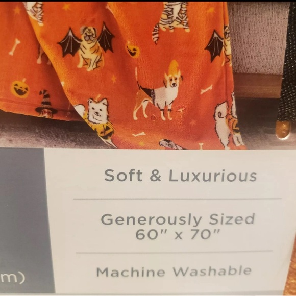 NEW Members Mark Halloween Throw Dogs In Costume 60"x70" Plush Lounge Blanket - Picture 6 of 6